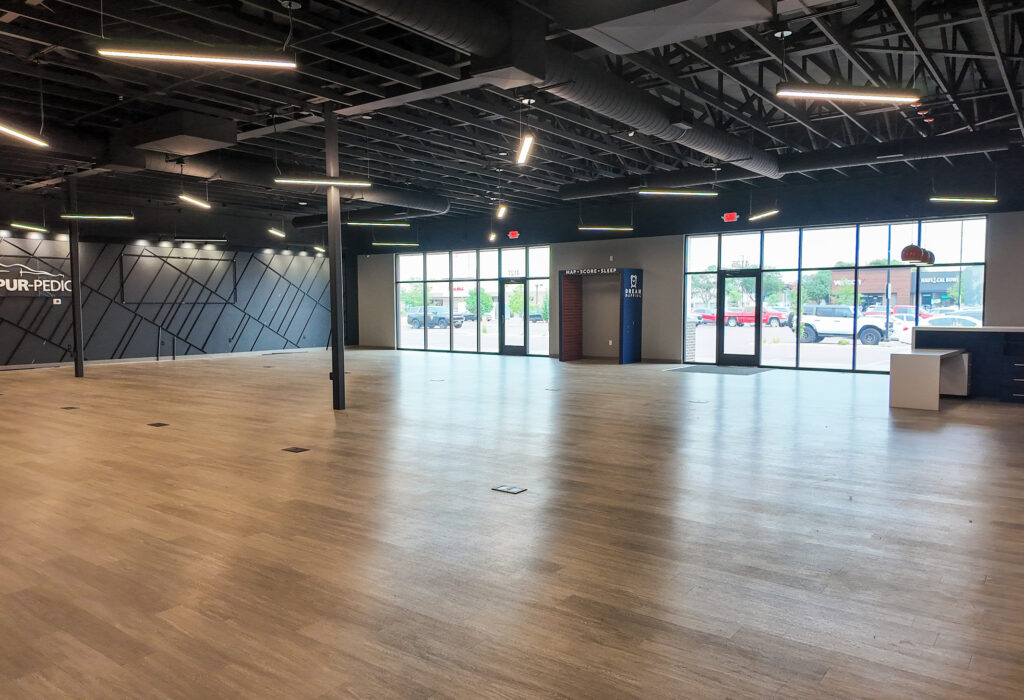 Retail showroom and open floor area in Suite 4125