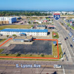 Flex building for lease in Sioux Falls along West 12th Street