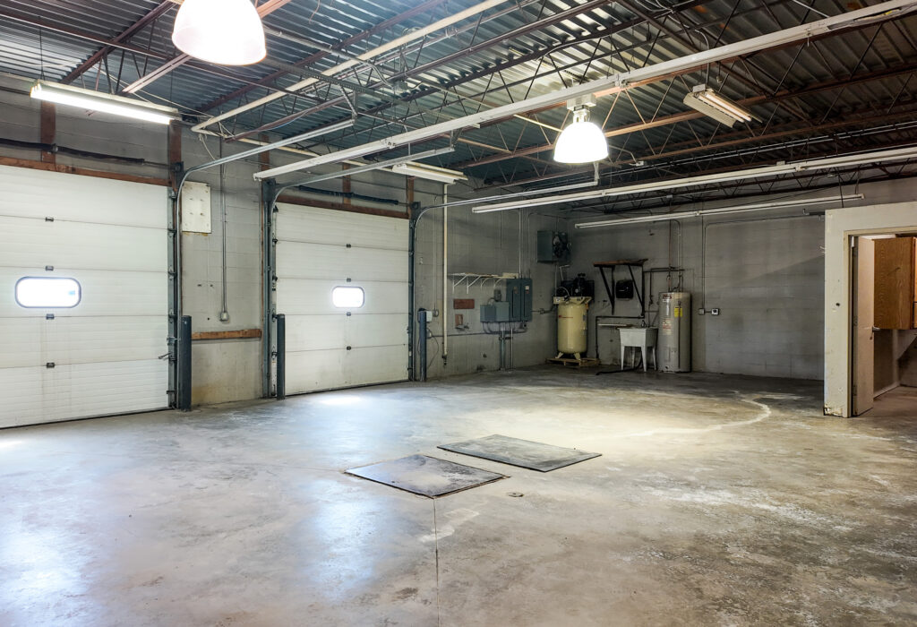 Flex building shop space with two overhead doors